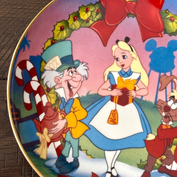 * Disney Vintage Christmas Collection 1996 ALICE IN WONDERLAND Collectible Plate - Picture 3 of 5